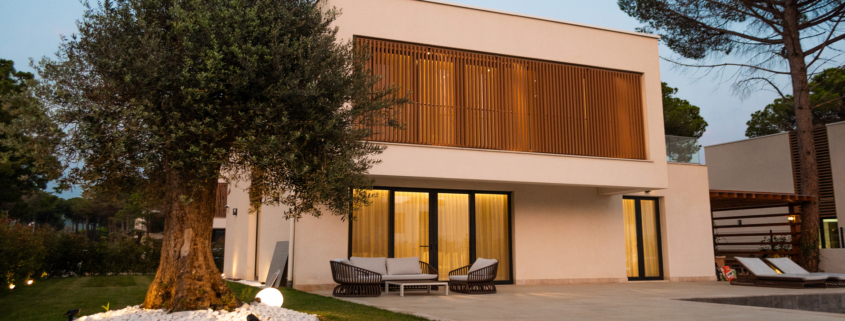 Ndriçim arkitektonik i jashtëm për vila nga Vitalux – dritë elegante dhe atmosferë natyrore.