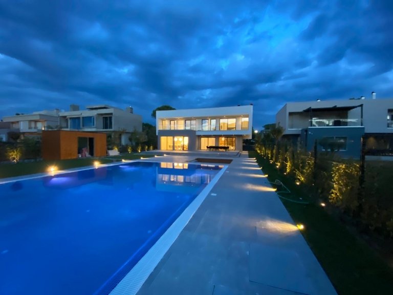 Villa at Gjiri Lalzit &mdash; Vitalux