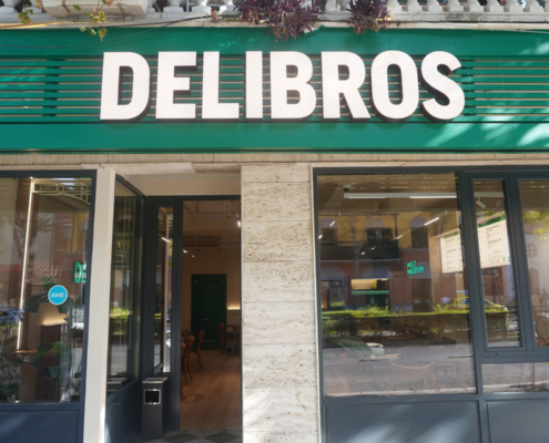 Ndriçim i personalizuar për ambientin kryesor të Delibros Restorant në Tiranë