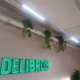 Ndriçim me spote track light arkitekturor në tavanin e Delibros Restorant, dizajn modern dhe elegant
